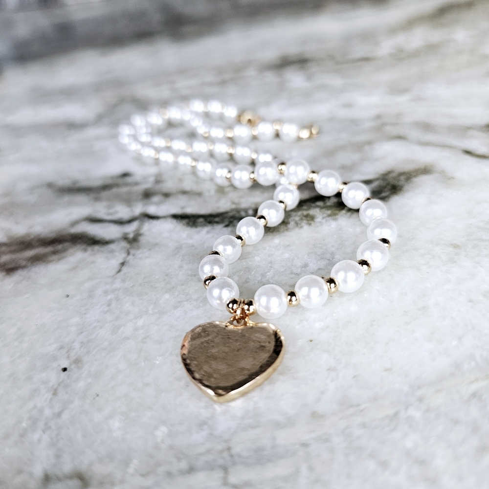 Classic Coquette Heart Pearl Necklace - Picture 5 of 7